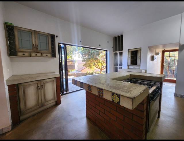 5 BEDROOM TOWNHOUSE FOR SALE IN CASHAN